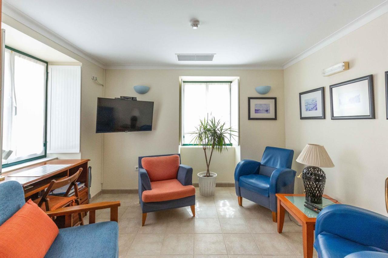 Villa Marquez Vila Real de Santo Antonio Exterior photo The waiting room at the clinic