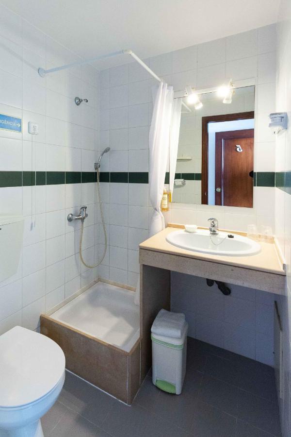 Villa Marquez Vila Real de Santo Antonio Exterior photo Bathroom of a standard room